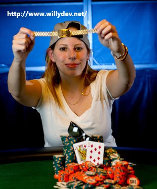Loni Harwood, Pemain Poker Profesional Wanita